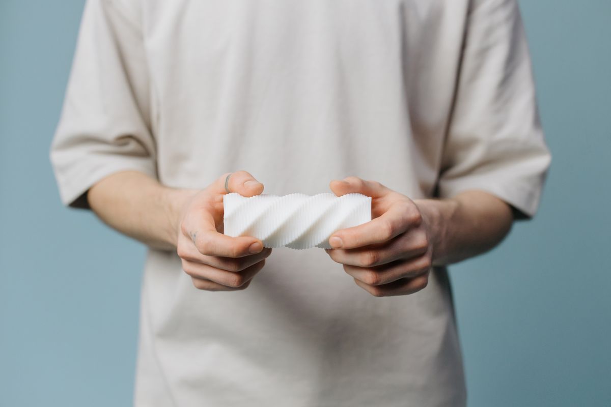 Origami katlanmış görünümlü vazo